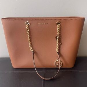 NWOT - Michael Kors Shania Jet Set Chain Large Shoulder Tote Bag